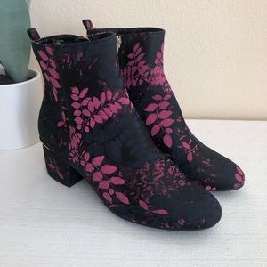 New LIZ CLAIBORNE Gina Black Floral Brocade Memory Foam Ankle Booties Womans 7W